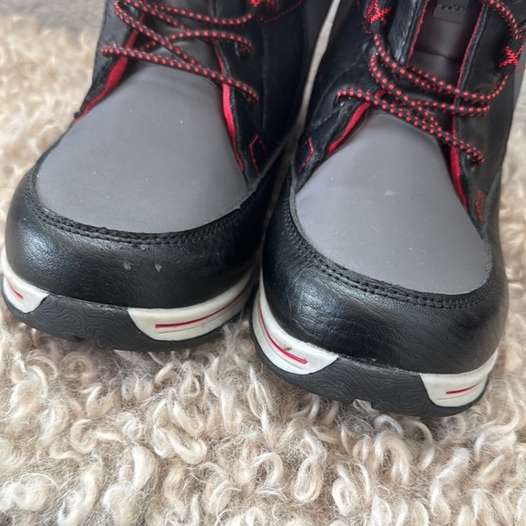 Totes Black and Red Winter Boots - Kids size 5 - Picture 3 of 6